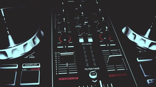 Les meilleurs équipements DJ pour débutants : faites le bon choix